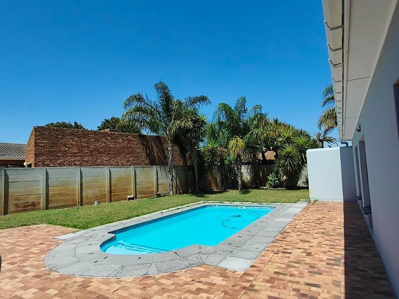 To Let 4 Bedroom Property for Rent in Welgelegen Western Cape